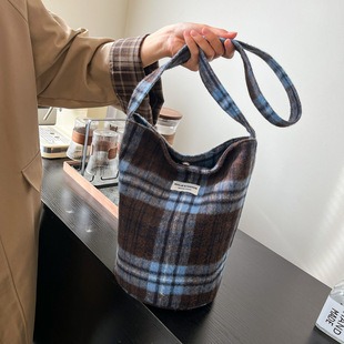 M46388 White 23x16x8.5cm High Quality Bags