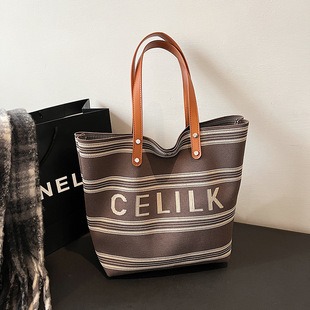 M69442 14x17x5.5cm High Quality Bags