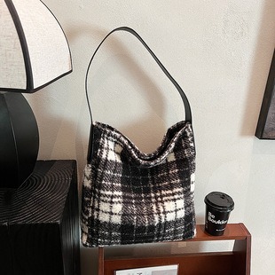 739496 CM 1 High-Quality Bags